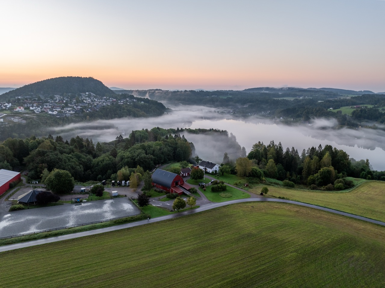 Soloppgang over Elset Gård