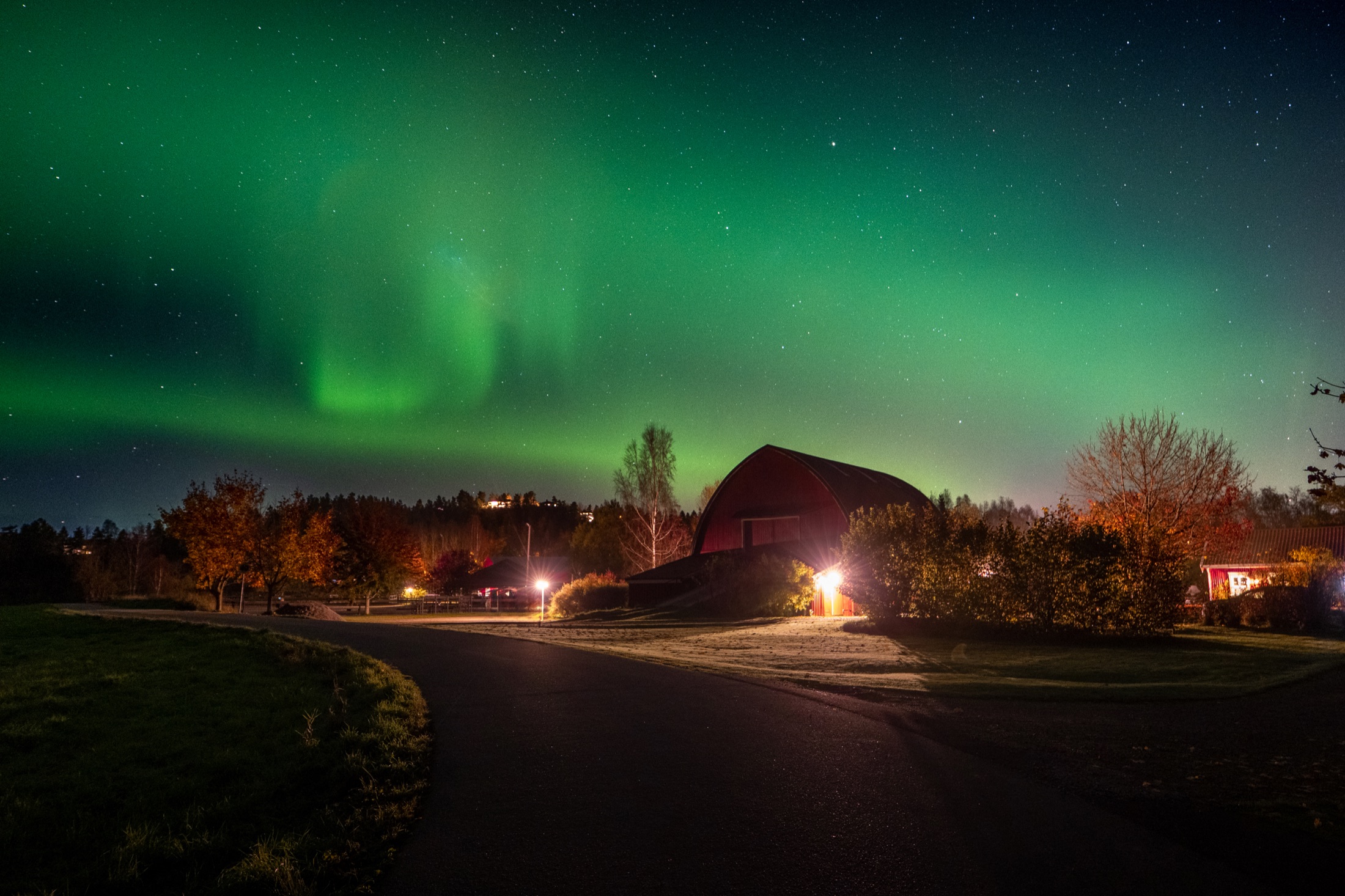 Nordlys over låven
